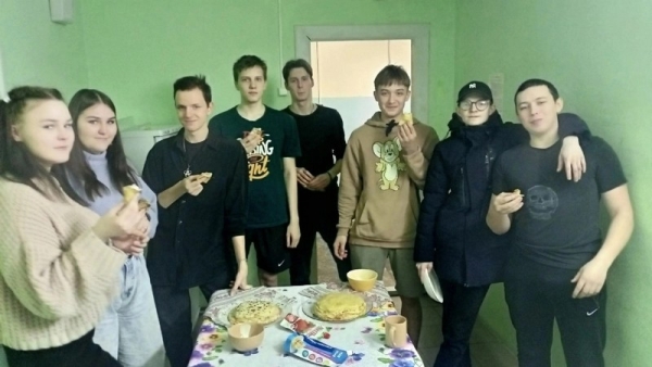 Курсантов угощали блинами