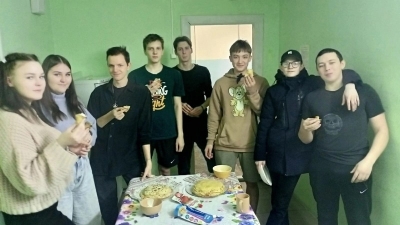 Курсантов угощали блинами