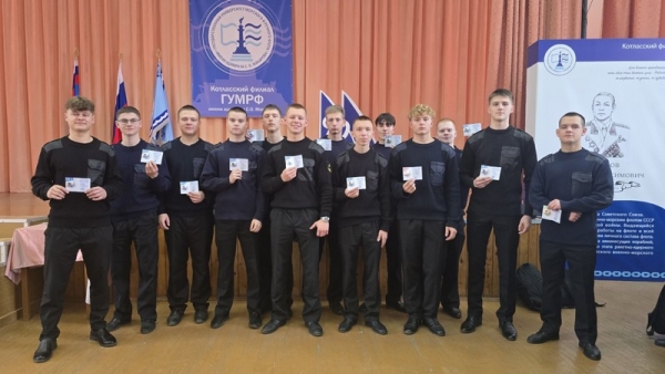 Утро понедельника началось с традиционного построения!