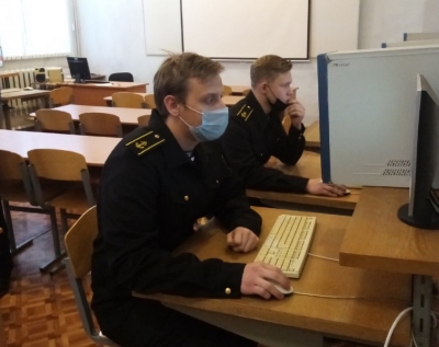 Курсанты получают рабочие профессии