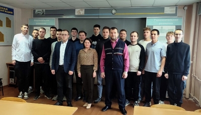 Студенты группы 41-АТ поздравляют ведущих преподавателей специальности &quot;Техническое обслуживание и ремонт двигателей, систем и агрегатов автомобилей&quot;
