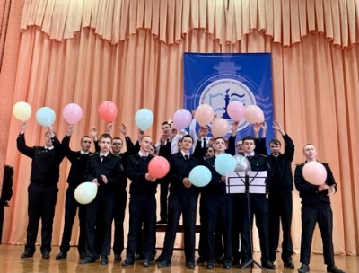 Теплая «Весна на Заполярной улице»
